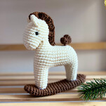 Лошадка-качалка бесплатная схема амигуруми