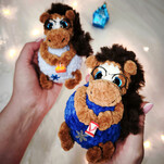 Лошадка в новогодней игрушке бесплатная схема амигуруми