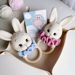 Погремушка Зайка бесплатная схема амигуруми